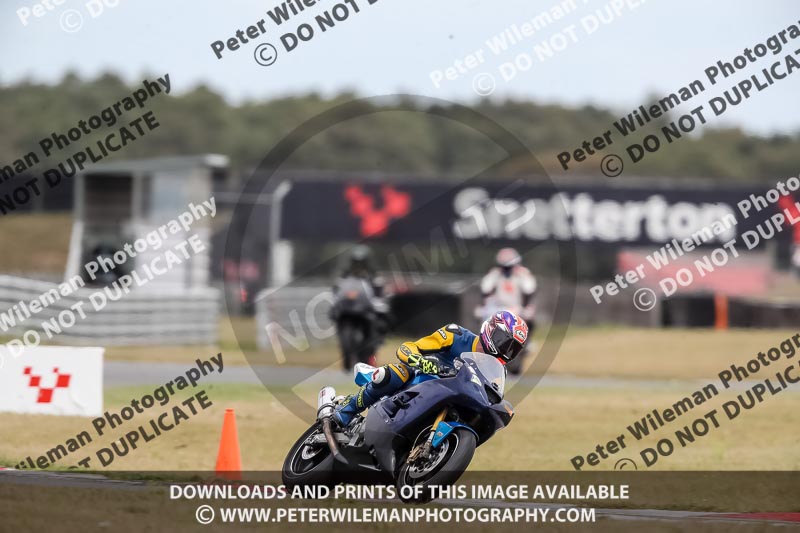 enduro digital images;event digital images;eventdigitalimages;no limits trackdays;peter wileman photography;racing digital images;snetterton;snetterton no limits trackday;snetterton photographs;snetterton trackday photographs;trackday digital images;trackday photos